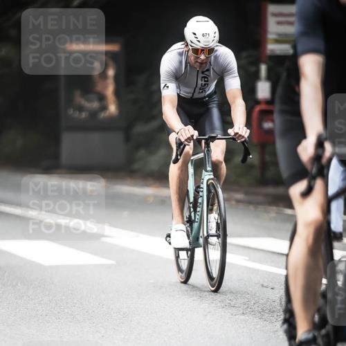 13.09.2026 - Stadtparktriathlon H.Heesch http://msf.ph/oto/10353925 13.09.2026 11:09:10 Radfahren 593, 616, 625, 671 meine-sportfotos.de