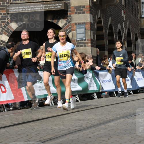 13.09.2026 - 21. swb-Marathon Bremen Strokosch-Dieckow http://msf.ph/oto/10353931 13.09.2026 10:55:49 Ziel 10203, 10256, 10297, 10379, 10529, 10725, 10788, 10881, 11377, 11414, 11557, 11748, 11862, 11941, 11975, 11977, 12030, 12150, 12218, 12258, 12348, 10298, 10690, 10703, 11790, 11972, 12061, 12143, 12484, 13565 meine-sportfotos.de