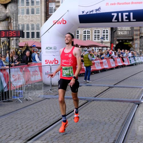 13.09.2026 - 21. swb-Marathon Bremen Tim E. http://msf.ph/oto/10353937 13.09.2026 12:44:40 Ziel 2044, 6507 meine-sportfotos.de