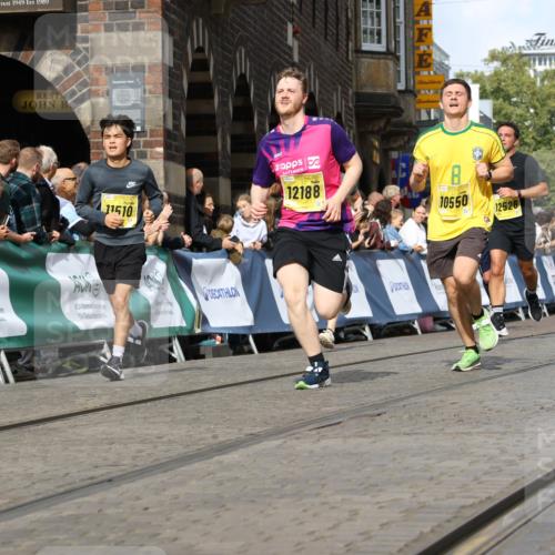 13.09.2026 - 21. swb-Marathon Bremen Strokosch-Dieckow http://msf.ph/oto/10354009 13.09.2026 10:55:50 Ziel 10203, 10256, 10297, 10379, 10529, 10725, 10788, 10881, 11377, 11414, 11557, 11748, 11862, 11941, 11975, 11977, 12030, 12150, 12218, 12258, 12348, 10298, 10690, 10703, 11790, 11972, 12061, 12143, 12484, 13565 meine-sportfotos.de