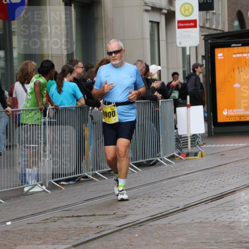 13.09.2026 - 21. swb-Marathon Bremen Strokosch-Dieckow http://msf.ph/oto/10354013 13.09.2026 11:15:25 Ziel 10572, 10900, 11307, 11504, 11778, 11897, 11940, 12137, 10606, 11424, 11694, 11990 meine-sportfotos.de