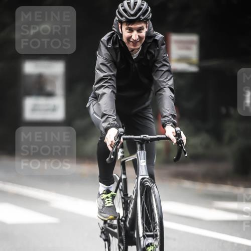 13.09.2026 - Stadtparktriathlon H.Heesch http://msf.ph/oto/10354017 13.09.2026 11:09:23 Radfahren 275, 497, 531, 640, 1797 meine-sportfotos.de