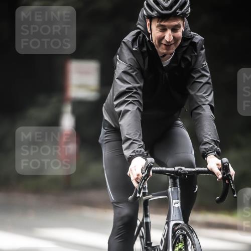 13.09.2026 - Stadtparktriathlon H.Heesch http://msf.ph/oto/10354029 13.09.2026 11:09:24 Radfahren 275, 497, 531, 640, 1797 meine-sportfotos.de