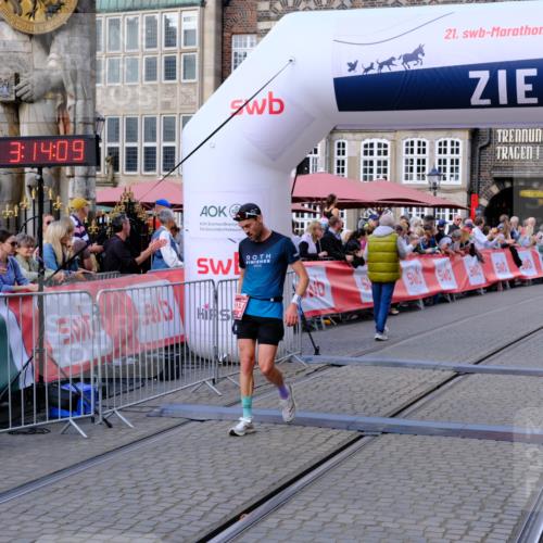 13.09.2026 - 21. swb-Marathon Bremen Tim E. http://msf.ph/oto/10354046 13.09.2026 12:44:58 Ziel 289, 6485 meine-sportfotos.de