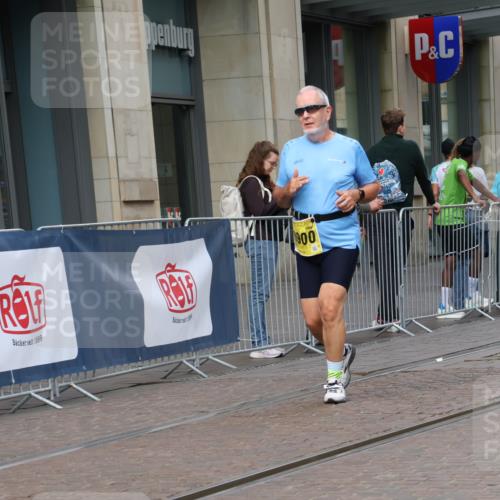 13.09.2026 - 21. swb-Marathon Bremen Strokosch-Dieckow http://msf.ph/oto/10354054 13.09.2026 11:15:28 Ziel 10474, 10572, 10900, 11217, 11307, 11504, 11549, 11778, 11897, 11940, 12046, 12137, 10606, 11424, 11990 meine-sportfotos.de