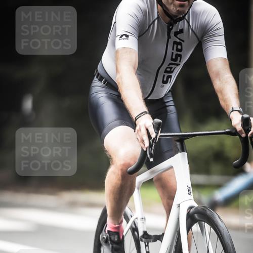 13.09.2026 - Stadtparktriathlon H.Heesch http://msf.ph/oto/10354075 13.09.2026 11:09:29 Radfahren 531, 647, 657, 1797 meine-sportfotos.de