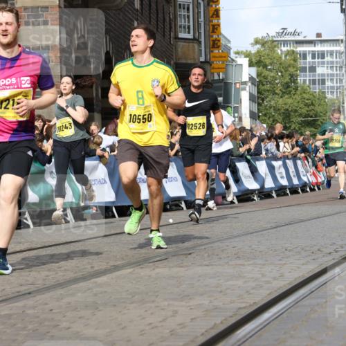 13.09.2026 - 21. swb-Marathon Bremen Strokosch-Dieckow http://msf.ph/oto/10354132 13.09.2026 10:55:52 Ziel 10203, 10256, 10297, 10379, 10423, 10529, 10550, 10725, 10788, 10809, 10881, 11377, 11414, 11557, 11748, 11862, 11941, 11975, 11977, 12030, 12125, 12150, 12188, 12218, 12258, 12348, 10298, 10690, 10703, 10949, 11219, 11790, 11972, 12061, 12476, 12484, 13565 meine-sportfotos.de