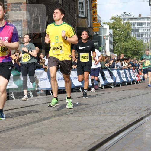 13.09.2026 - 21. swb-Marathon Bremen Strokosch-Dieckow http://msf.ph/oto/10354151 13.09.2026 10:55:52 Ziel 10203, 10256, 10297, 10379, 10423, 10529, 10550, 10725, 10788, 10809, 10881, 11377, 11414, 11557, 11748, 11862, 11941, 11975, 11977, 12030, 12125, 12150, 12188, 12218, 12258, 12348, 10298, 10690, 10703, 10949, 11219, 11790, 11972, 12061, 12476, 12484, 13565 meine-sportfotos.de