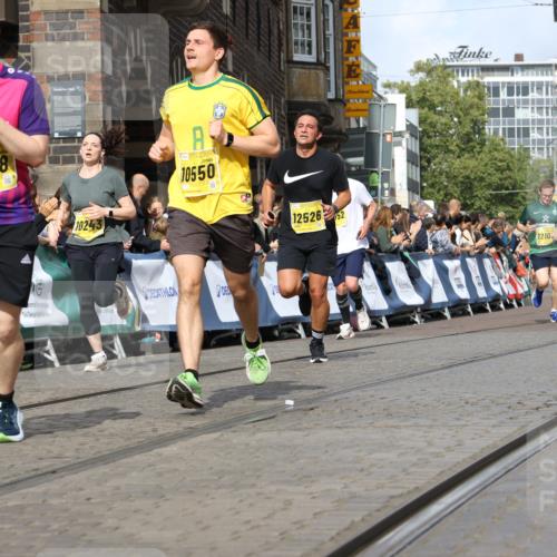 13.09.2026 - 21. swb-Marathon Bremen Strokosch-Dieckow http://msf.ph/oto/10354169 13.09.2026 10:55:52 Ziel 10203, 10256, 10297, 10379, 10423, 10529, 10550, 10725, 10788, 10809, 10881, 11377, 11414, 11557, 11748, 11862, 11941, 11975, 11977, 12030, 12125, 12150, 12188, 12218, 12258, 12348, 10298, 10690, 10703, 10949, 11219, 11790, 11972, 12061, 12476, 12484, 13565 meine-sportfotos.de