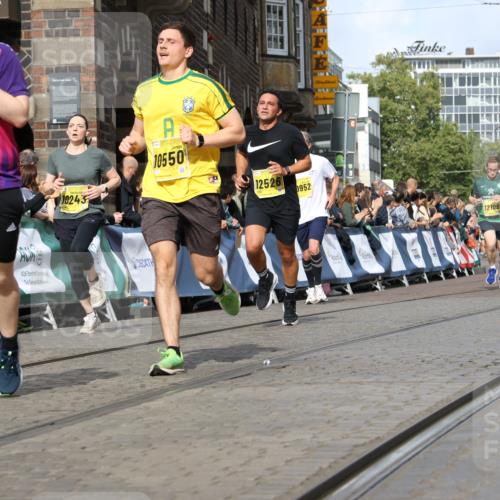 13.09.2026 - 21. swb-Marathon Bremen Strokosch-Dieckow http://msf.ph/oto/10354191 13.09.2026 10:55:52 Ziel 10203, 10256, 10297, 10379, 10423, 10529, 10550, 10725, 10788, 10809, 10881, 11377, 11414, 11557, 11748, 11862, 11941, 11975, 11977, 12030, 12125, 12150, 12188, 12218, 12258, 12348, 10298, 10690, 10703, 10949, 11219, 11790, 11972, 12061, 12476, 12484, 13565 meine-sportfotos.de