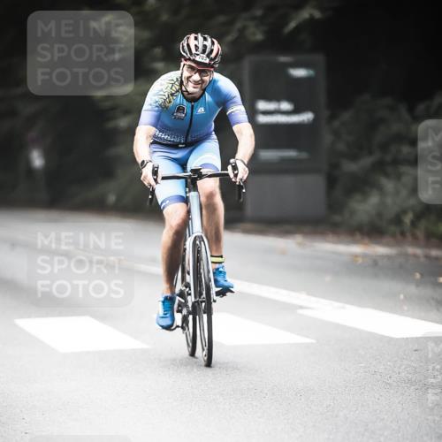 13.09.2026 - Stadtparktriathlon H.Heesch http://msf.ph/oto/10354254 13.09.2026 11:09:44 Radfahren 487, 703, 1798 meine-sportfotos.de