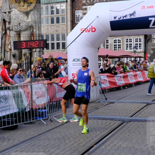 13.09.2026 - 21. swb-Marathon Bremen Tim E. http://msf.ph/oto/10354277 13.09.2026 12:45:10 Ziel 289, 814, 1187, 1840, 4474, 6485, 8285 meine-sportfotos.de