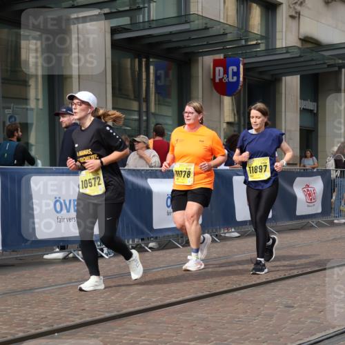 13.09.2026 - 21. swb-Marathon Bremen Strokosch-Dieckow http://msf.ph/oto/10354284 13.09.2026 11:15:38 Ziel 10474, 10572, 10665, 10900, 11217, 11307, 11549, 11613, 11768, 11778, 11897, 11940, 12046, 12306, 10572, 10606, 11424, 11504, 12137 meine-sportfotos.de