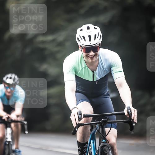 13.09.2026 - Stadtparktriathlon H.Heesch http://msf.ph/oto/10354326 13.09.2026 11:09:57 Radfahren 546, 637, 672 meine-sportfotos.de
