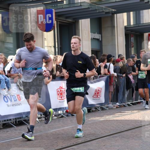 13.09.2026 - 21. swb-Marathon Bremen Strokosch-Dieckow http://msf.ph/oto/10354329 13.09.2026 13:33:16 Ziel 930, 2405, 2872, 2960, 2980, 3201, 3562, 3761, 4052, 4219, 4490, 4492, 4536, 4543, 4565, 5063, 5560, 5660, 5726, 5861, 5862, 5914, 6256, 6421, 6538, 6597, 6777, 6808, 6844, 6882, 6997, 7126, 7145, 7523, 7633, 7652, 7789, 7832, 7863, 8093, 8177, 8501, 8599, 8602, 8691, 9206, 9342, 9390, 9508, 9856, 9883, 10114, 13078, 831, 1124, 1532, 2283, 2393, 2440, 2818, 2959, 3167, 3404, 3710, 3773, 4194, 4243, 4260, 4408, 4565, 4659, 5040, 5090, 5191, 5324, 6915, 7145 meine-sportfotos.de