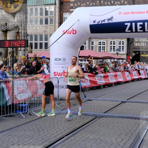 13.09.2026 - 21. swb-Marathon Bremen Tim E. http://msf.ph/oto/10354360 13.09.2026 12:45:17 Ziel 322, 814, 1187, 1840, 4474, 8285 meine-sportfotos.de
