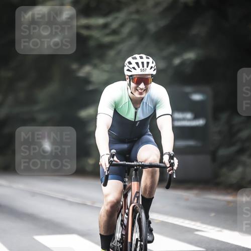 13.09.2026 - Stadtparktriathlon H.Heesch http://msf.ph/oto/10354393 13.09.2026 11:10:11 Radfahren 494, 557, 679 meine-sportfotos.de