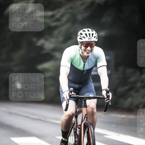 13.09.2026 - Stadtparktriathlon H.Heesch http://msf.ph/oto/10354400 13.09.2026 11:10:11 Radfahren 494, 557, 679 meine-sportfotos.de
