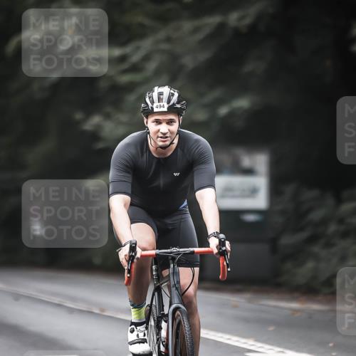13.09.2026 - Stadtparktriathlon H.Heesch http://msf.ph/oto/10354418 13.09.2026 11:10:15 Radfahren 494, 557 meine-sportfotos.de