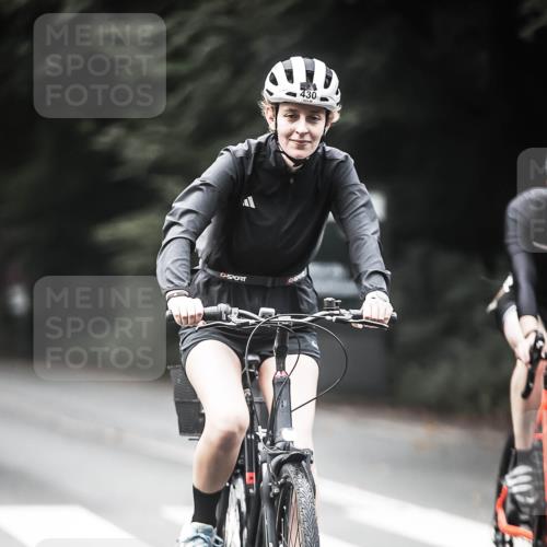 13.09.2026 - Stadtparktriathlon H.Heesch http://msf.ph/oto/10354446 13.09.2026 11:10:22 Radfahren 430, 572, 706 meine-sportfotos.de