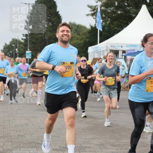 13.09.2026 - Kiel Lauf Andreas Tolksdorf http://msf.ph/oto/10354452 13.09.2026 09:57:47 Kiellinie 438, 720, 38, 747 meine-sportfotos.de