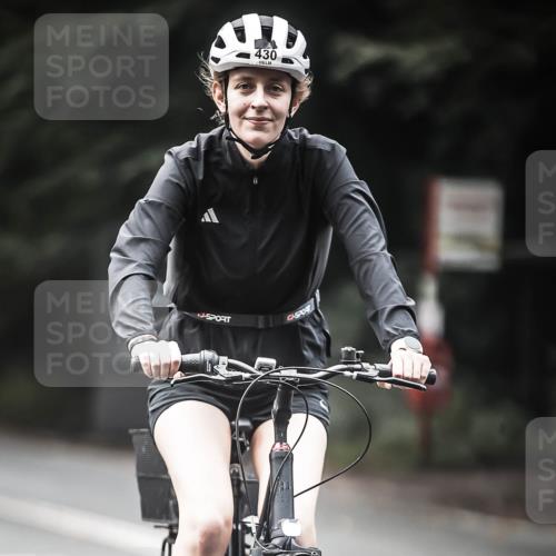 13.09.2026 - Stadtparktriathlon H.Heesch http://msf.ph/oto/10354465 13.09.2026 11:10:23 Radfahren 430, 572, 610, 706 meine-sportfotos.de