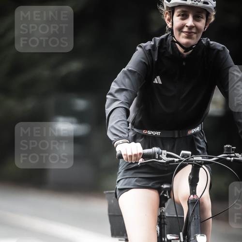 13.09.2026 - Stadtparktriathlon H.Heesch http://msf.ph/oto/10354472 13.09.2026 11:10:23 Radfahren 430, 572, 610, 706 meine-sportfotos.de