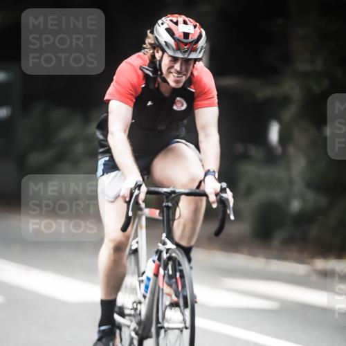13.09.2026 - Stadtparktriathlon H.Heesch http://msf.ph/oto/10354484 13.09.2026 11:10:24 Radfahren 430, 572, 610, 706, 1799 meine-sportfotos.de