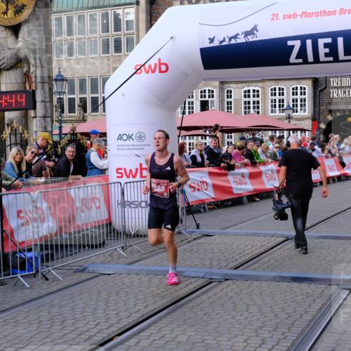 13.09.2026 - 21. swb-Marathon Bremen Tim E. http://msf.ph/oto/10354508 13.09.2026 12:45:33 Ziel 1544 meine-sportfotos.de