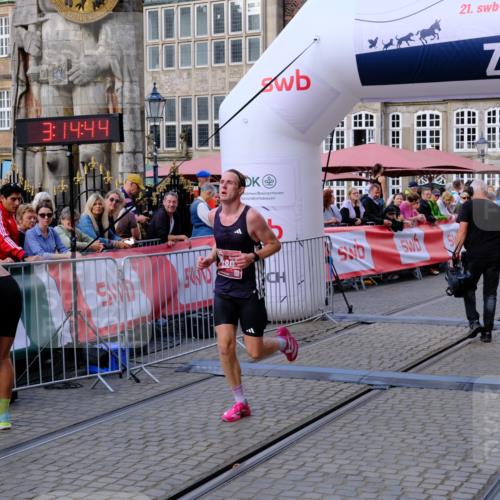 13.09.2026 - 21. swb-Marathon Bremen Tim E. http://msf.ph/oto/10354536 13.09.2026 12:45:33 Ziel 1544 meine-sportfotos.de