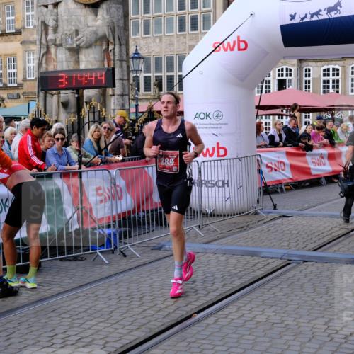 13.09.2026 - 21. swb-Marathon Bremen Tim E. http://msf.ph/oto/10354549 13.09.2026 12:45:33 Ziel 1544 meine-sportfotos.de