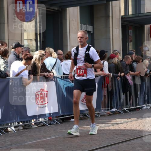 13.09.2026 - 21. swb-Marathon Bremen Strokosch-Dieckow http://msf.ph/oto/10354602 13.09.2026 13:33:25 Ziel 930, 2405, 2727, 2872, 2960, 3201, 3562, 3761, 4490, 4554, 4658, 4874, 5063, 5156, 5513, 5587, 6256, 6508, 6538, 6808, 6844, 6882, 7126, 7354, 7523, 7633, 7652, 7832, 7863, 8093, 8512, 8691, 9068, 9128, 9342, 9344, 9390, 9508, 9883, 10114, 13078, 831, 1124, 2283, 2393, 2440, 2818, 2959, 2980, 3710, 4052, 4219, 4243, 4260, 4408, 4492, 4536, 4543, 4565, 5040, 5191, 5324, 5560, 5660, 5726, 5861, 5862, 5914, 6421, 6597, 6777, 6915, 6997, 7145 meine-sportfotos.de