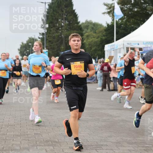 13.09.2026 - Kiel Lauf Andreas Tolksdorf http://msf.ph/oto/10354635 13.09.2026 09:57:52 Kiellinie 9458, 38, 7046, 39, 1537 meine-sportfotos.de