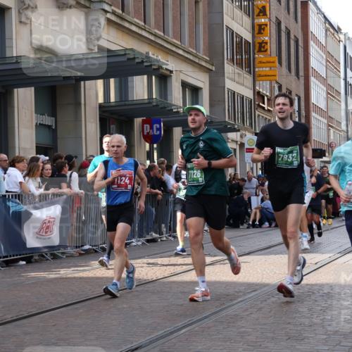 13.09.2026 - 21. swb-Marathon Bremen Strokosch-Dieckow http://msf.ph/oto/10354699 13.09.2026 13:33:26 Ziel 930, 2405, 2727, 2872, 2960, 3201, 3562, 3761, 4490, 4554, 4658, 4874, 5063, 5156, 5513, 5587, 6256, 6508, 6538, 6808, 6844, 6882, 7126, 7354, 7523, 7633, 7652, 7832, 7863, 8093, 8512, 8691, 9068, 9128, 9342, 9344, 9390, 9508, 9883, 10114, 13078, 831, 1124, 2283, 2393, 2440, 2818, 2959, 2980, 3710, 4052, 4219, 4243, 4260, 4408, 4492, 4536, 4543, 4565, 5040, 5191, 5324, 5560, 5660, 5726, 5861, 5862, 5914, 6256, 6421, 6597, 6777, 6882, 6915, 6997, 7145 meine-sportfotos.de