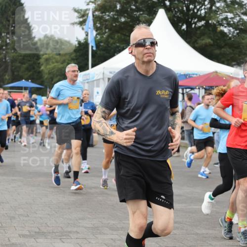 13.09.2026 - Kiel Lauf Andreas Tolksdorf http://msf.ph/oto/10354841 13.09.2026 09:58:00 Kiellinie 8997, 9774 meine-sportfotos.de