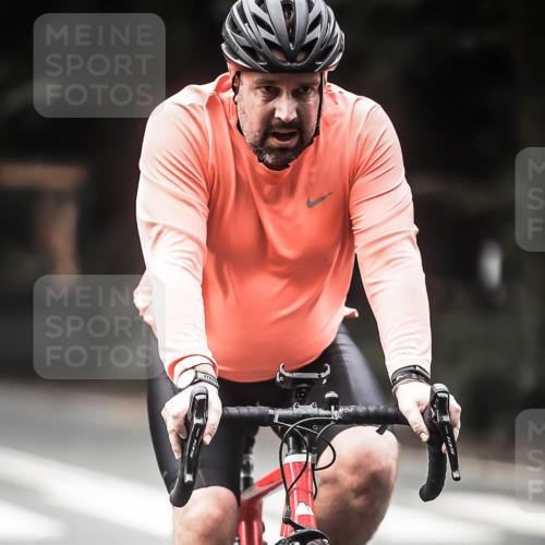 13.09.2026 - Stadtparktriathlon H.Heesch http://msf.ph/oto/10354860 13.09.2026 11:10:59 Radfahren 591, 683 meine-sportfotos.de