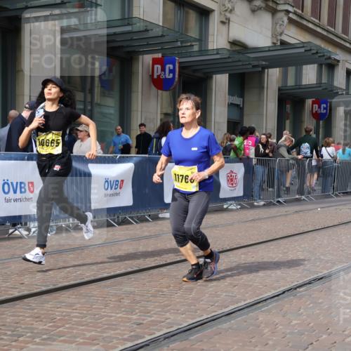 13.09.2026 - 21. swb-Marathon Bremen Strokosch-Dieckow http://msf.ph/oto/10354867 13.09.2026 11:15:57 Ziel 10242, 10665, 11026, 11081, 11139, 11181, 11200, 11264, 11385, 11448, 11573, 11768, 12057, 12151, 12306, 12539, 13508, 10474, 10572, 10665, 10900, 11217, 11307, 11549, 11613, 11778, 11897, 11940, 12046, 12137, 12306 meine-sportfotos.de