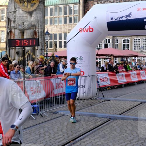 13.09.2026 - 21. swb-Marathon Bremen Tim E. http://msf.ph/oto/10354873 13.09.2026 12:46:00 Ziel 2032 meine-sportfotos.de