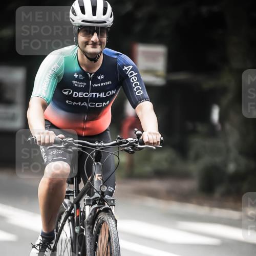13.09.2026 - Stadtparktriathlon H.Heesch http://msf.ph/oto/10354903 13.09.2026 11:11:12 Radfahren 589, 685, 688 meine-sportfotos.de