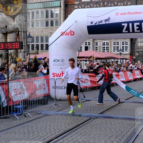 13.09.2026 - 21. swb-Marathon Bremen Tim E. http://msf.ph/oto/10354909 13.09.2026 12:46:27 Ziel 103, 1352, 2143, 8044 meine-sportfotos.de