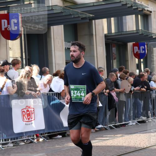 13.09.2026 - 21. swb-Marathon Bremen Strokosch-Dieckow http://msf.ph/oto/10354918 13.09.2026 13:33:31 Ziel 930, 1656, 2405, 2727, 2872, 2960, 3201, 3389, 3522, 3761, 4490, 4554, 4613, 4658, 4874, 5063, 5156, 5513, 5563, 5587, 6151, 6508, 6509, 6538, 6623, 6808, 7047, 7126, 7354, 7431, 7633, 7652, 7832, 8025, 8512, 8641, 9068, 9128, 9342, 9344, 9390, 831, 1124, 2283, 2393, 2980, 3562, 4052, 4219, 4243, 4260, 4492, 4536, 4543, 4565, 5040, 5324, 5560, 5660, 5726, 5861, 5862, 5914, 6256, 6421, 6597, 6777, 6844, 6882, 6915, 6997, 7145, 7523 meine-sportfotos.de