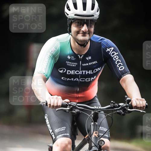 13.09.2026 - Stadtparktriathlon H.Heesch http://msf.ph/oto/10354922 13.09.2026 11:11:12 Radfahren 589, 685, 688 meine-sportfotos.de