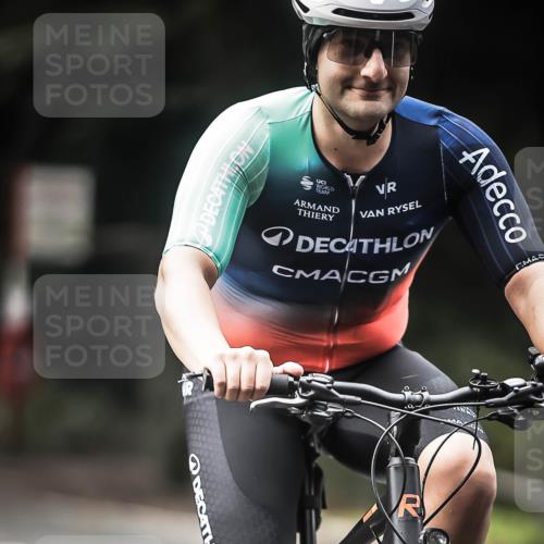 13.09.2026 - Stadtparktriathlon H.Heesch http://msf.ph/oto/10354928 13.09.2026 11:11:12 Radfahren 589, 685, 688 meine-sportfotos.de