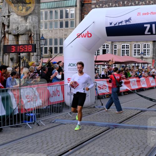 13.09.2026 - 21. swb-Marathon Bremen Tim E. http://msf.ph/oto/10354932 13.09.2026 12:46:27 Ziel 103, 1352, 2143, 8044 meine-sportfotos.de