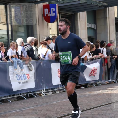 13.09.2026 - 21. swb-Marathon Bremen Strokosch-Dieckow http://msf.ph/oto/10354934 13.09.2026 13:33:31 Ziel 930, 1656, 2405, 2727, 2872, 2960, 3201, 3389, 3522, 3761, 4490, 4554, 4613, 4658, 4874, 5063, 5156, 5513, 5563, 5587, 6151, 6508, 6509, 6538, 6623, 6808, 7047, 7126, 7354, 7431, 7633, 7652, 7832, 8025, 8512, 8641, 9068, 9128, 9342, 9344, 9390, 831, 1124, 2283, 2393, 2980, 3562, 4052, 4219, 4243, 4260, 4492, 4536, 4543, 4565, 5040, 5324, 5560, 5660, 5726, 5861, 5862, 5914, 6256, 6421, 6597, 6777, 6844, 6882, 6915, 6997, 7145, 7523 meine-sportfotos.de