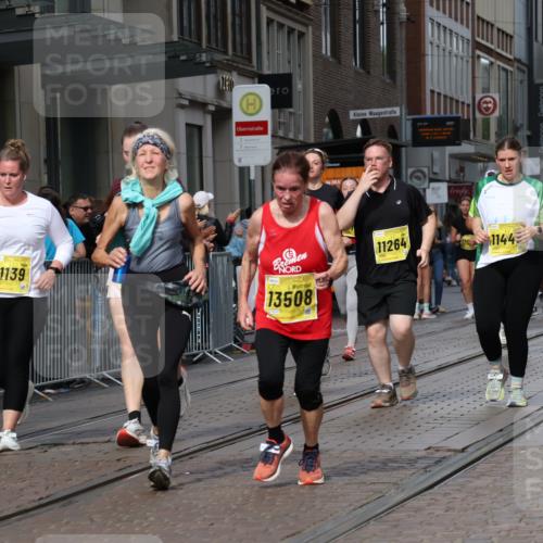 13.09.2026 - 21. swb-Marathon Bremen Strokosch-Dieckow http://msf.ph/oto/10354936 13.09.2026 11:15:59 Ziel 10242, 11026, 11081, 11139, 11181, 11200, 11264, 11274, 11385, 11448, 11573, 11768, 12057, 12151, 12539, 13508, 10474, 10572, 10665, 10900, 11217, 11307, 11549, 11613, 11778, 11897, 11940, 12046, 12137, 12306 meine-sportfotos.de