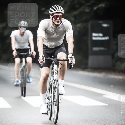 13.09.2026 - Stadtparktriathlon H.Heesch http://msf.ph/oto/10354984 13.09.2026 11:11:21 Radfahren 571, 685, 688, 694 meine-sportfotos.de