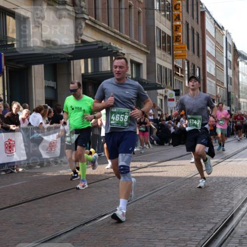 13.09.2026 - 21. swb-Marathon Bremen Strokosch-Dieckow http://msf.ph/oto/10354991 13.09.2026 13:33:32 Ziel 930, 1656, 2405, 2727, 2872, 2960, 3201, 3389, 3522, 3761, 3790, 4490, 4554, 4613, 4658, 4874, 5063, 5156, 5341, 5513, 5563, 5587, 6151, 6508, 6509, 6538, 6623, 6808, 7047, 7126, 7303, 7354, 7431, 7633, 7652, 7832, 8025, 8512, 8641, 8910, 9068, 9128, 9342, 9344, 9390, 831, 1124, 2283, 2393, 2960, 2980, 3562, 4052, 4219, 4243, 4260, 4492, 4536, 4543, 4565, 5040, 5324, 5560, 5660, 5726, 5861, 5862, 5914, 6256, 6421, 6597, 6777, 6844, 6882, 6915, 6997, 7145, 7523 meine-sportfotos.de