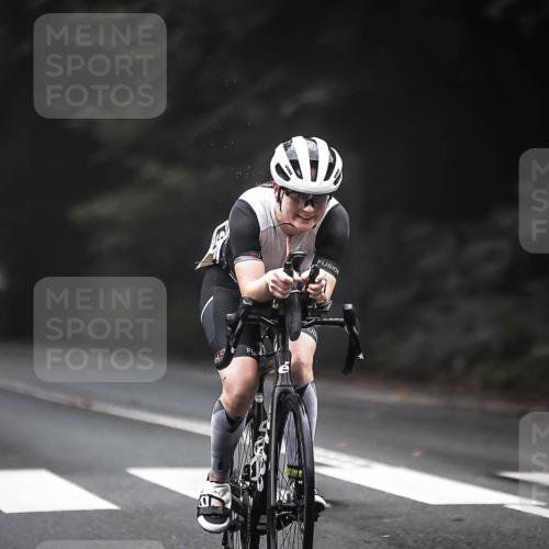 13.09.2026 - Stadtparktriathlon H.Heesch http://msf.ph/oto/10355010 13.09.2026 09:35:58 Radfahren 158, 197 meine-sportfotos.de