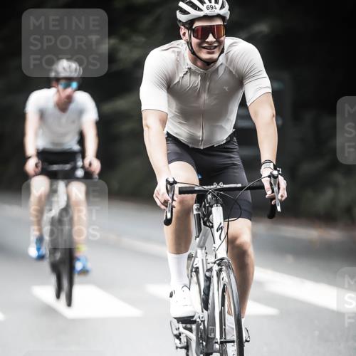 13.09.2026 - Stadtparktriathlon H.Heesch http://msf.ph/oto/10355028 13.09.2026 11:11:21 Radfahren 571, 685, 688, 694 meine-sportfotos.de